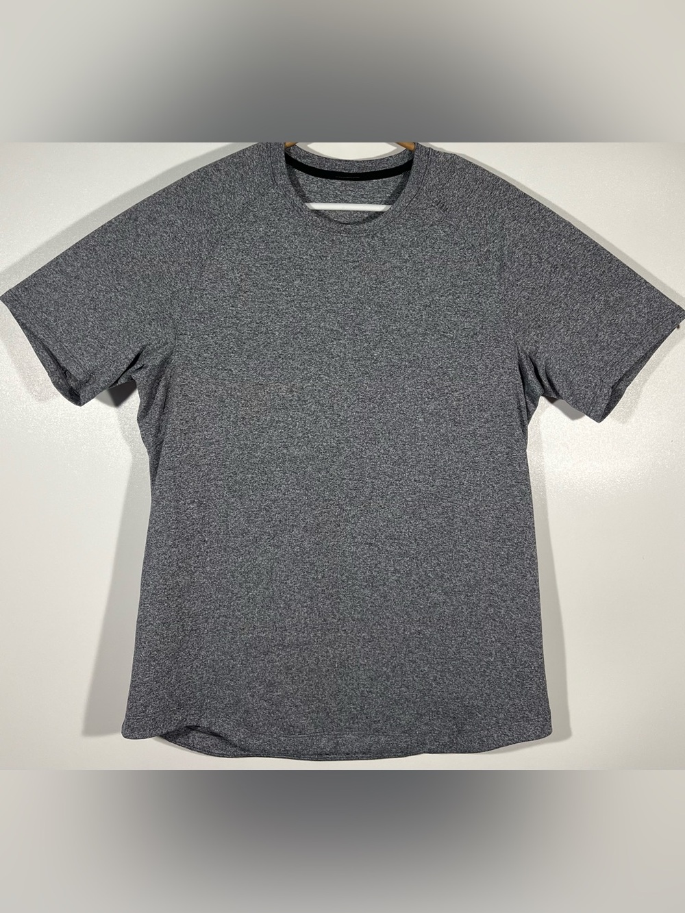 Lululemon Drysense Shirt Mens Size Large Gray Heathered Curved Hem Gym Tee